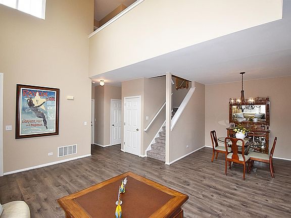 5th image of 261 Tower Hill Dr
