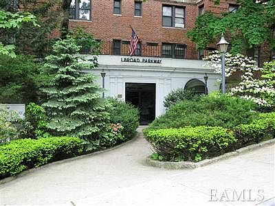 1st image of 1 Broad Pkwy APT 3P