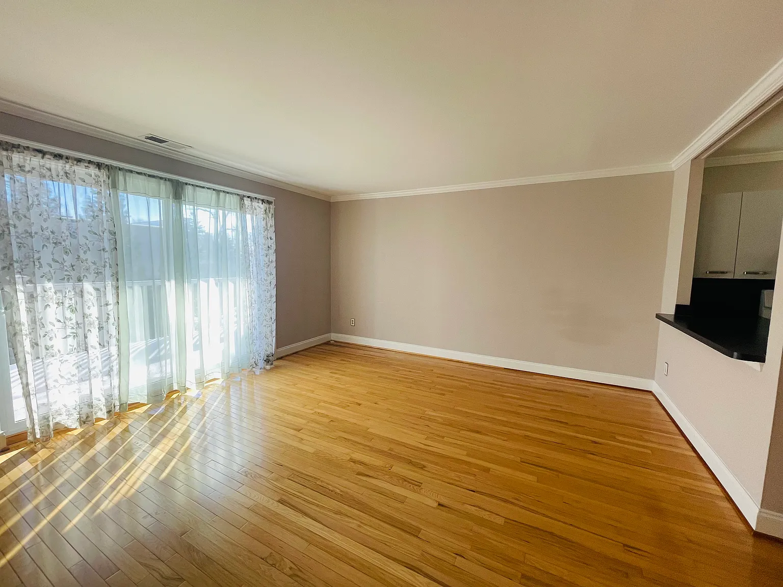 1 bed, 800 sqft, $2,150 — Photo 4