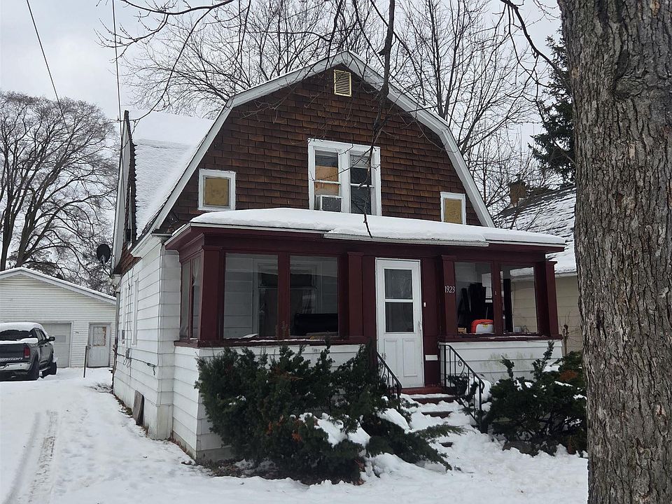 1st image of 1923 N Oakley St