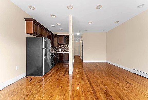2nd image of 367 Saratoga Ave Fl 1ST
