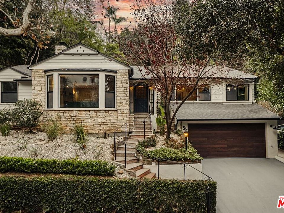 1st image of 3042 N Beachwood Dr