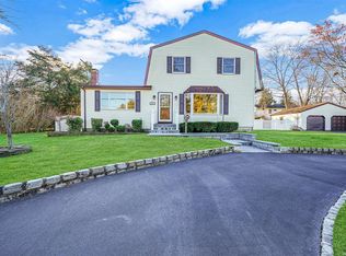 14 Mark Dr, Blue Point, NY 11715