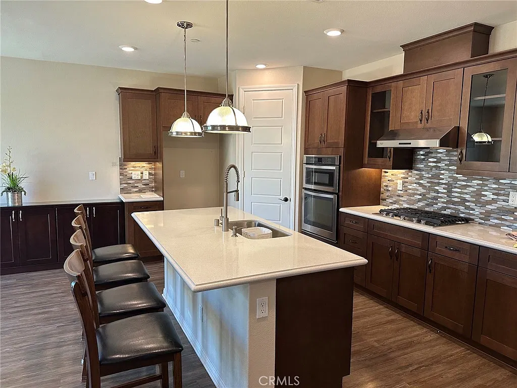 4 bed, 2439 sqft, $4,000 — Photo 4