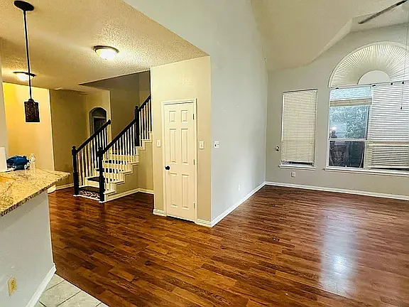 2028 Fox Glen Dr — Photo 23