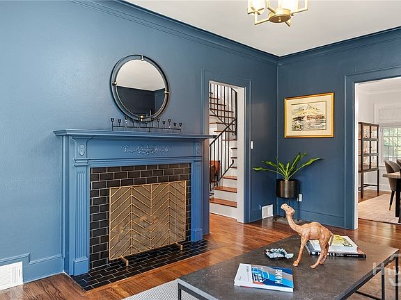 4th image of 390 Milledge Terrace
