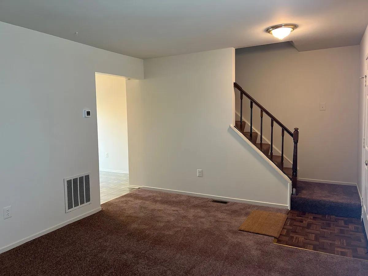 Building Photo - 527 Mandolin Ct