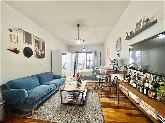 2nd image of 164 Manhattan Ave #3