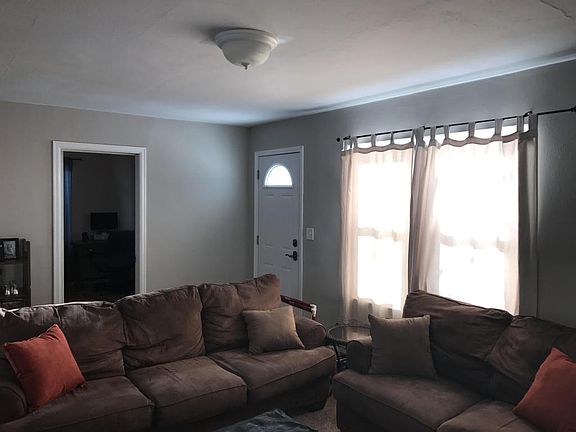 5th image of 506 Willow St W