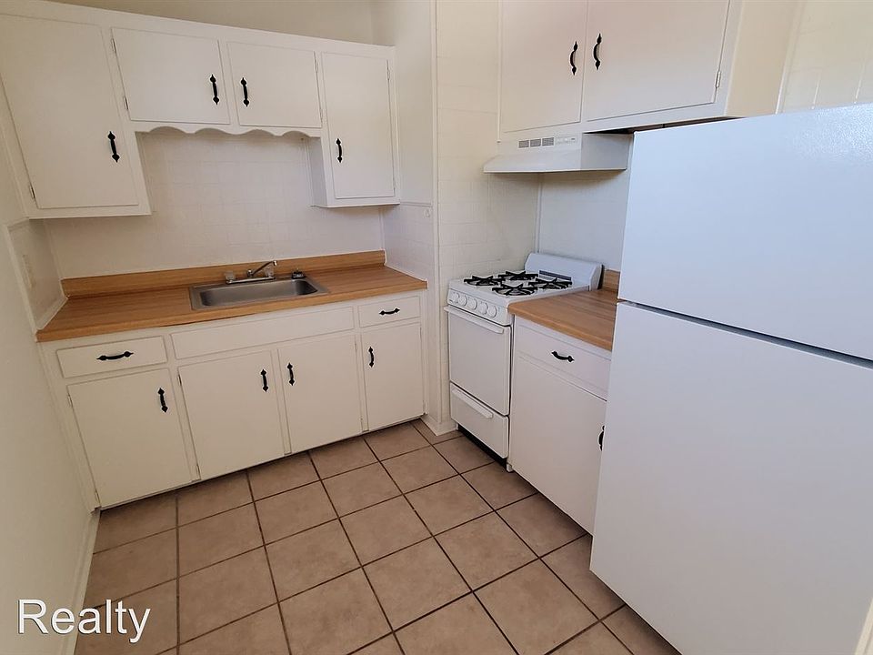 2nd image of 107 28th St APT 3
