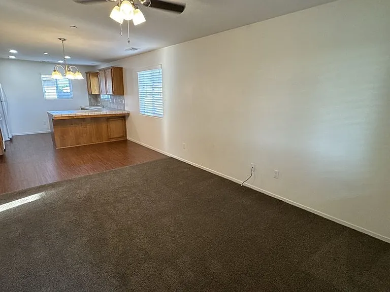 2216 — Photo 2
