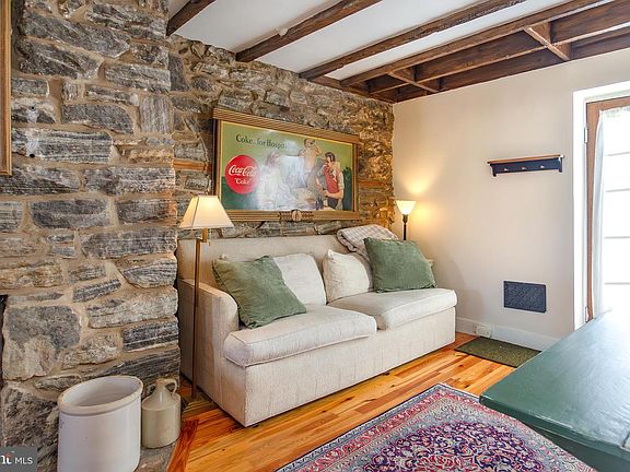 4th image of 10108 Falls Rd