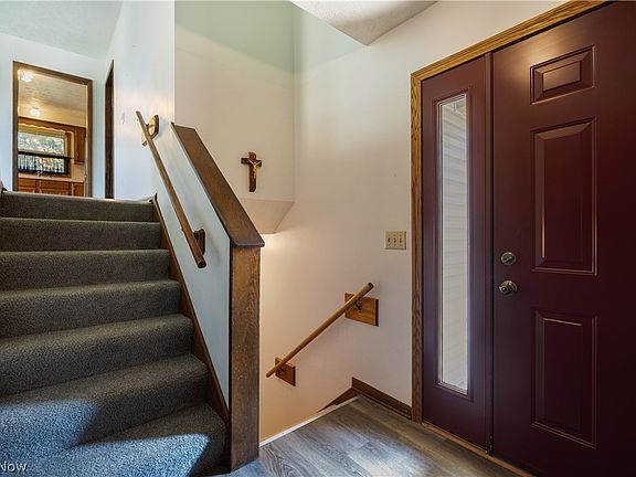 3rd image of 1301 Greenridge Dr NE