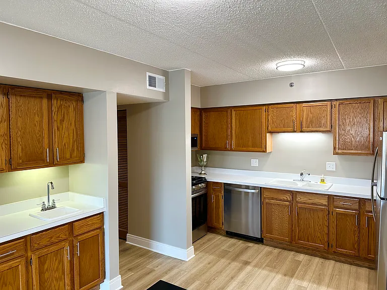 1028 Ashley Ct N #1B — Photo 7