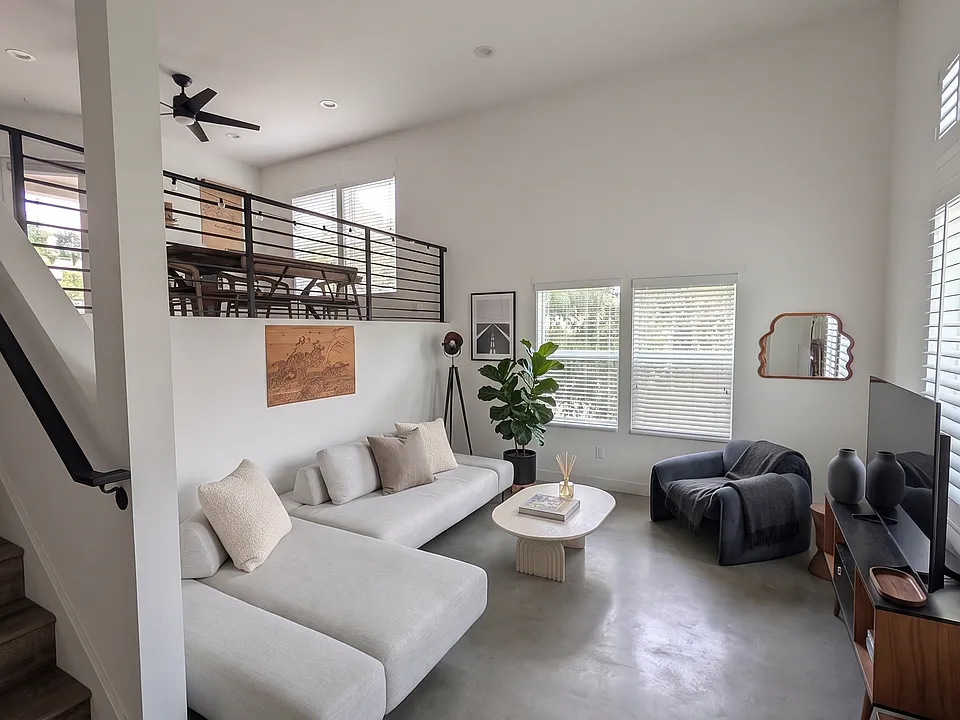 1804 Termino Ave