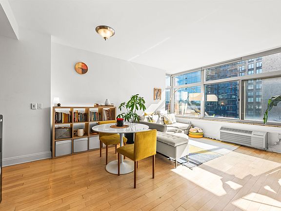 2nd image of 10 Regent St APT 614