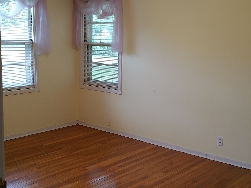 1st image of 1825 N 8th St