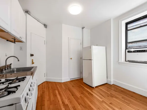 241 Mulberry Street image 4 of 5