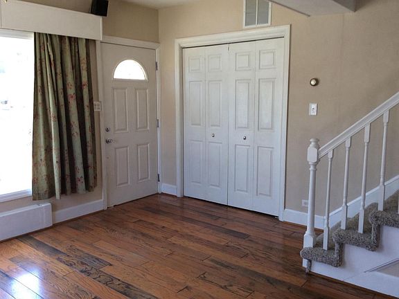 Entry/living room