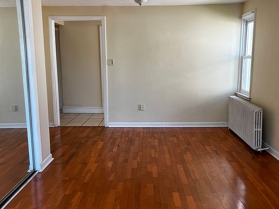 5th image of 173 Bradley Ave Floor 2