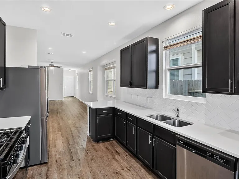 24839 Goldoni Dr — Photo 10