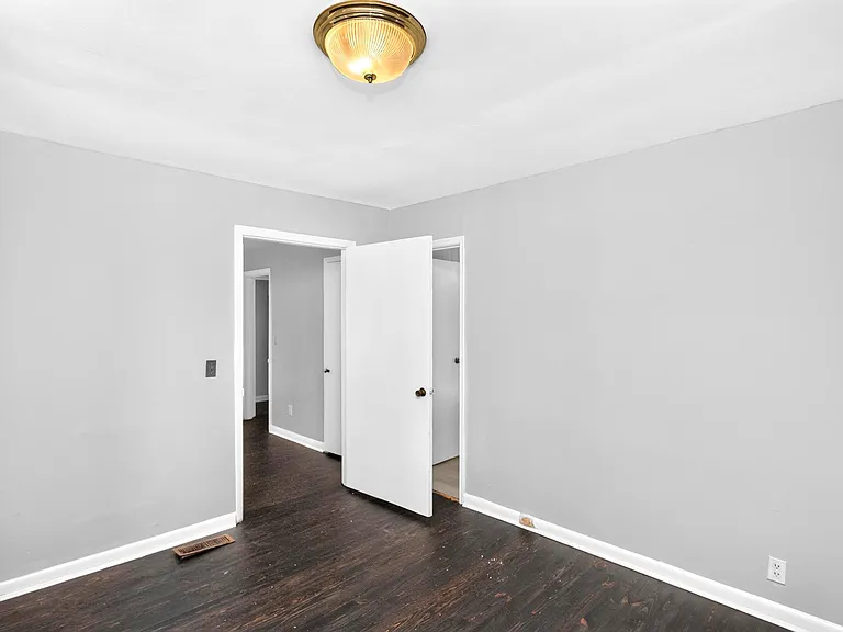 2423 Underwood St — Photo 18