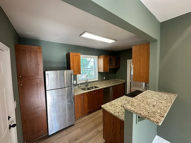 655 Jackson St — Photo 2