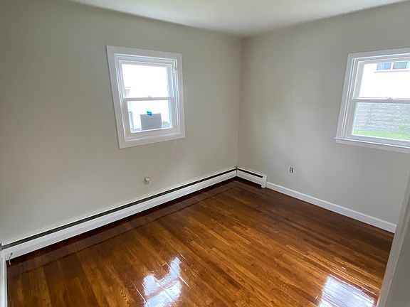 4th image of 5 Upper Hillcrest Ave