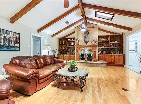 5th image of 90 Melrose Dr