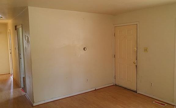 3rd image of 143 Labrook Dr