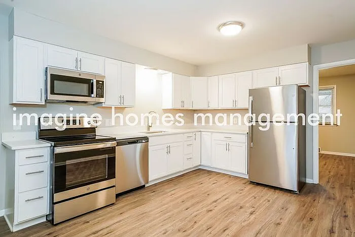 3 bed, 2.0 bath, 2038 sqft, $2,595 — Photo 4