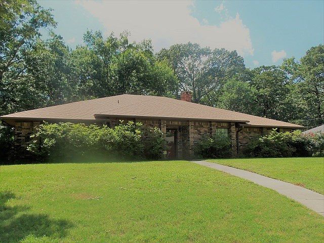 1st image of 601 Town Oaks Cir