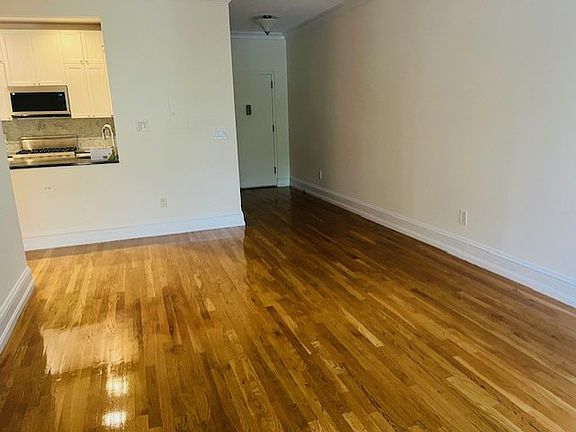 5th image of 261 W 112th St #1D