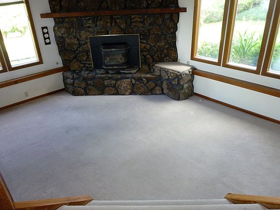 4th image of 312 Hillcrest Dr