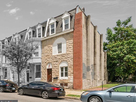 2nd image of 2405 Barclay St