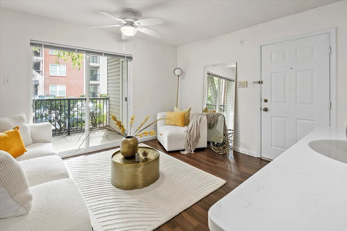 1 bed, 530 sqft, $2,000 — Photo 3