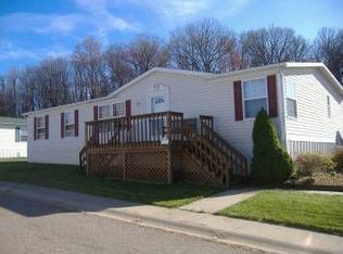11591 3rd St NE, Magnolia, OH 44643