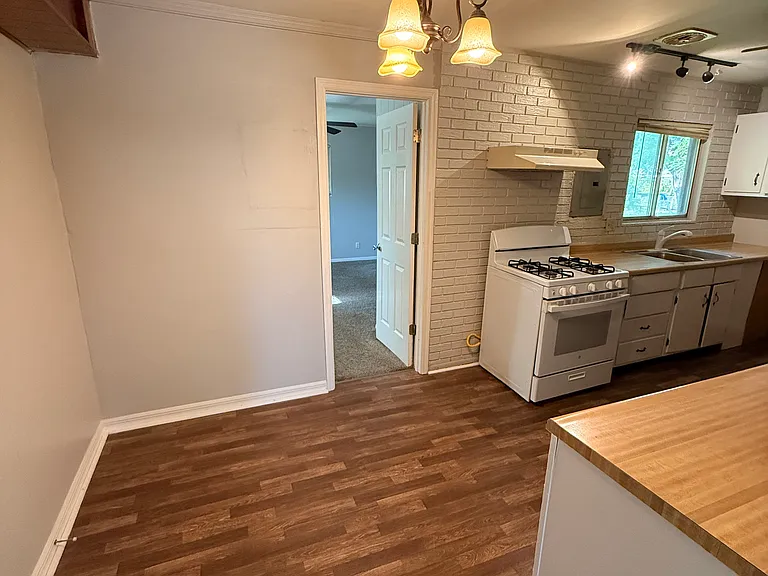 2173 Newcomer Ln — Photo 10