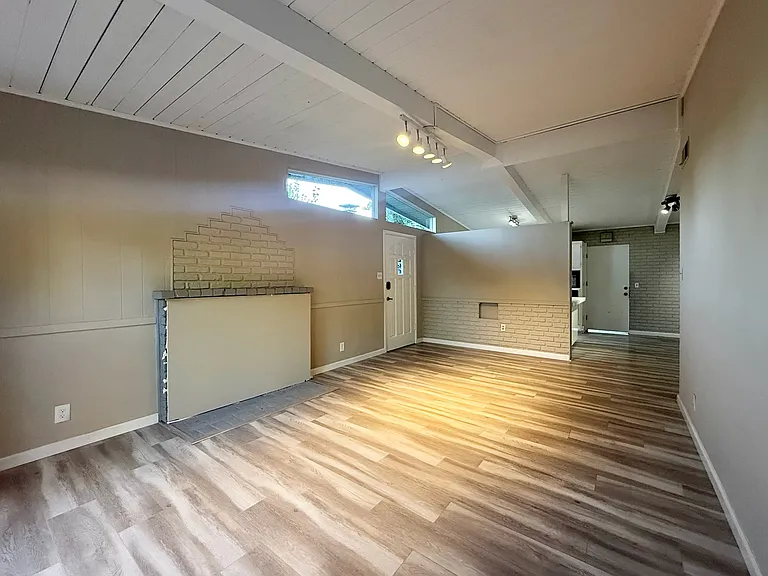 435 Dell Ave — Photo 4