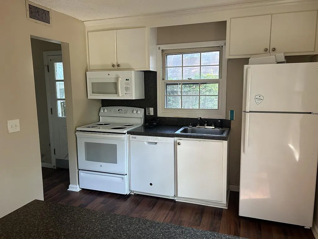 605-A Garland Dr. — Photo 4
