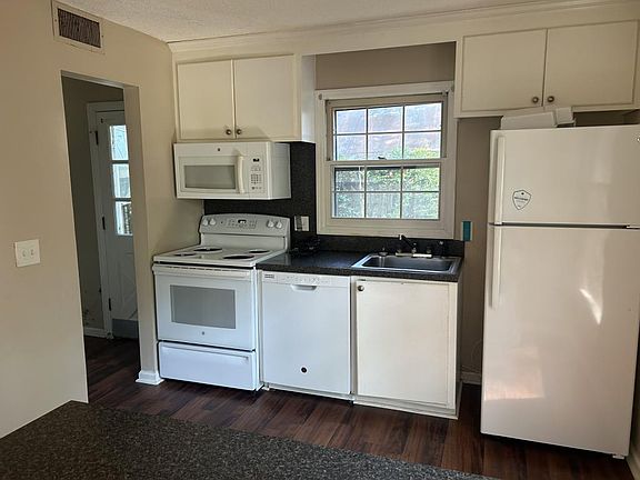 4th image of 605A S Garland Dr