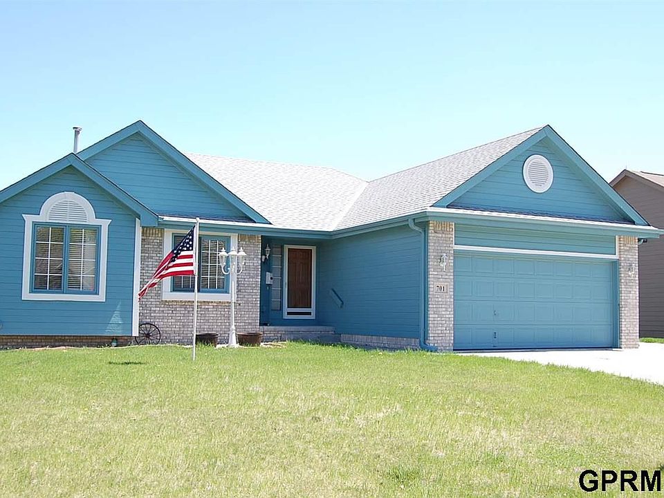 1st image of 701 Castle Pine Dr