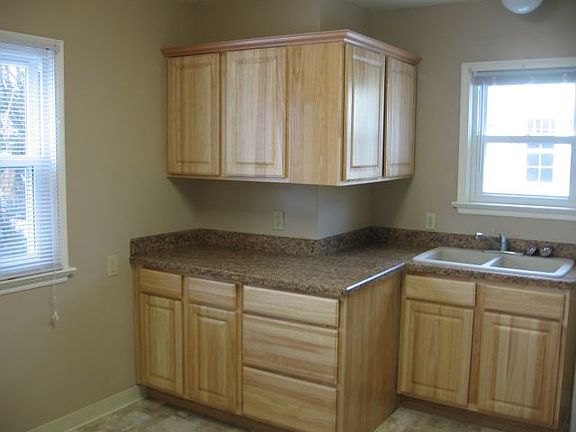 3rd image of 607 Burlington Ave