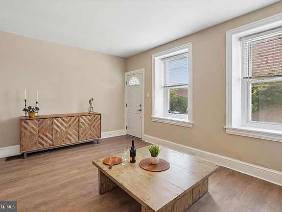 3rd image of 411 Leverington Ave