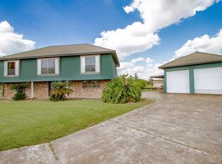 855 Flicker St, Bridge City, TX 77611