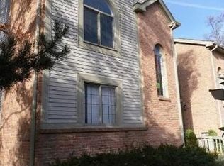 912 Ridge Ct, Brighton, MI 48116