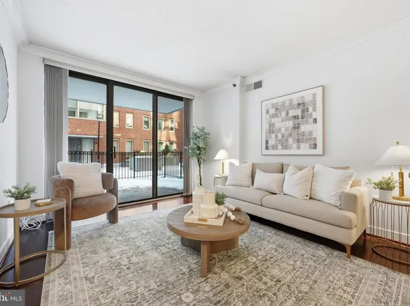 1050 N Taylor St APT 105, Arlington, VA 22201