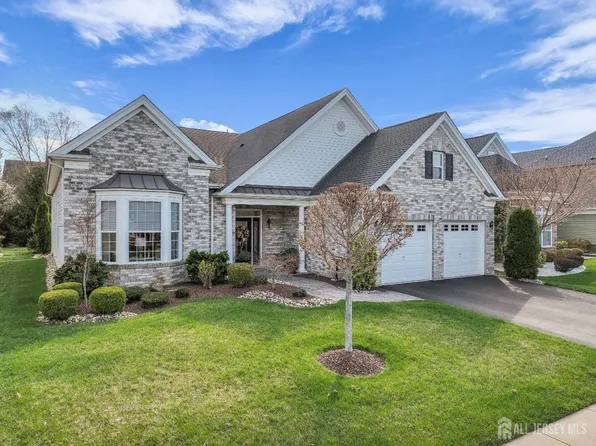 72 Masters Dr, Monroe Township, NJ 08831