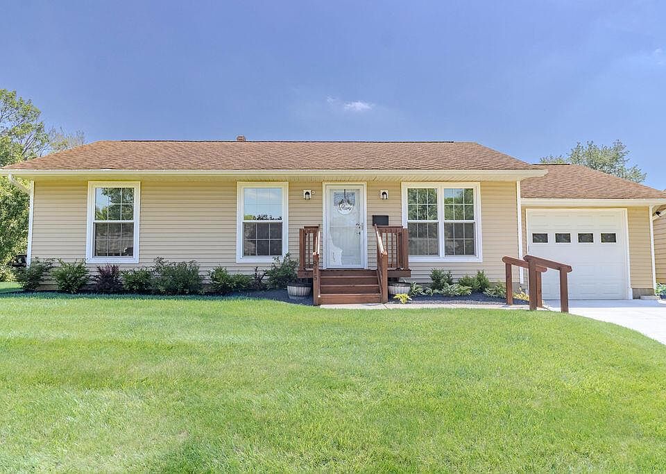 1st image of 815 Lakeview Dr