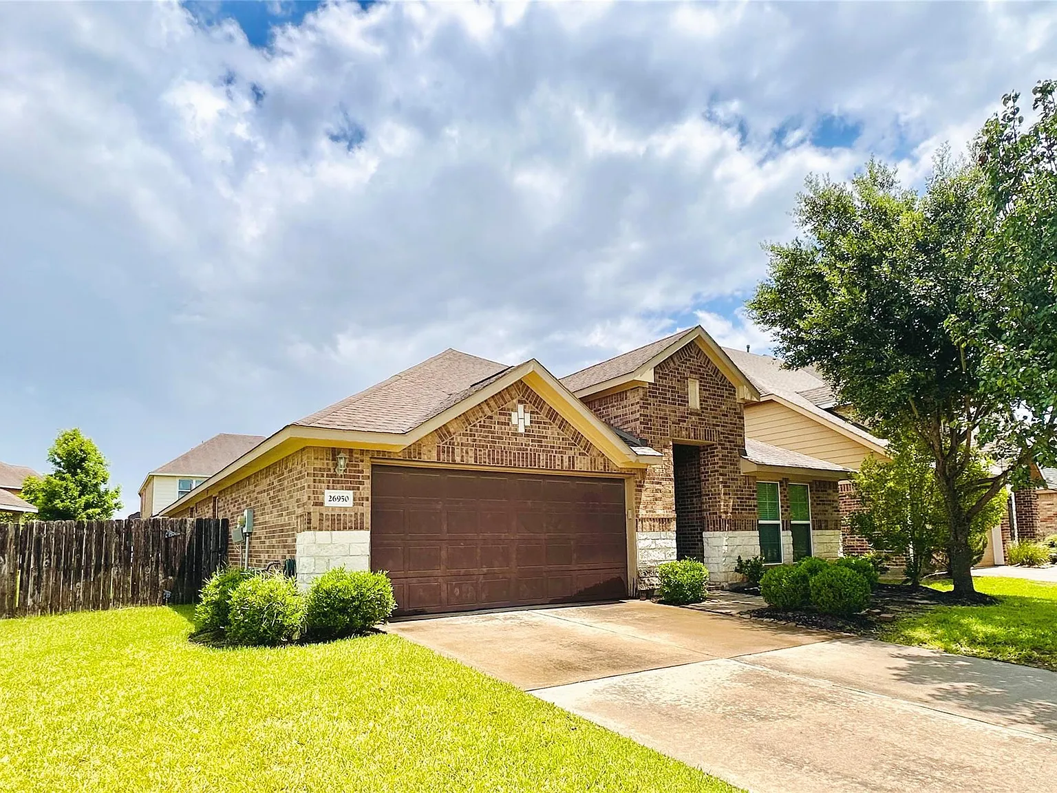 4 bed, 2298 sqft, $2,350 — Photo 2